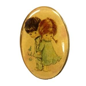 1971 Fran Mar Moppets Children Oval Brooch Pin Boy Girl Holding Hands